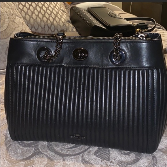 Coach Handbags - Elegant Coach purse